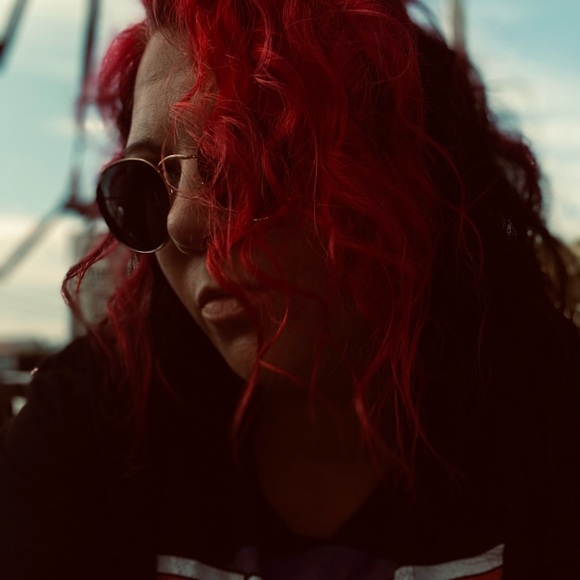 Meet your Posher, Debbie - Picture 1 of 3